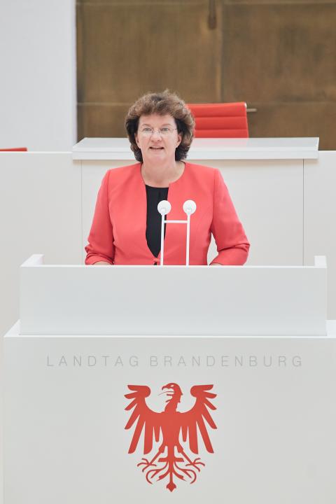 Begrüßung der Gäste durch die Landtgspräsidentin Britta Stark