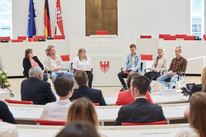 Podiumsdiskussion mit Schülern des Oranienburger Georg-Mendheim-Oberstufenzentrums