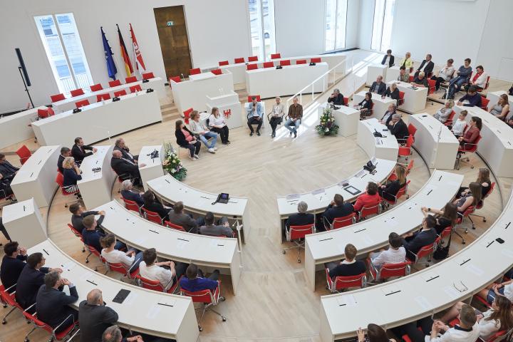 Blick in den Plenarsaal während der Podiumsdiskussion