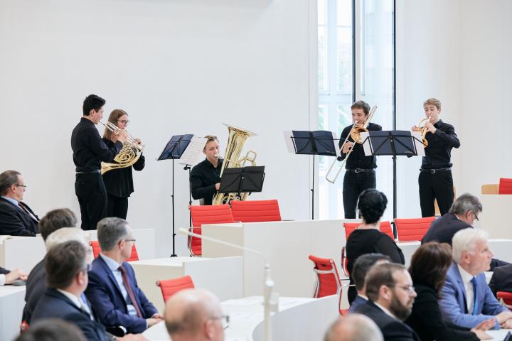 Musikalische Einführung in die Gedenkstunde durch das Bläserensemble der Jungen Philharmonie