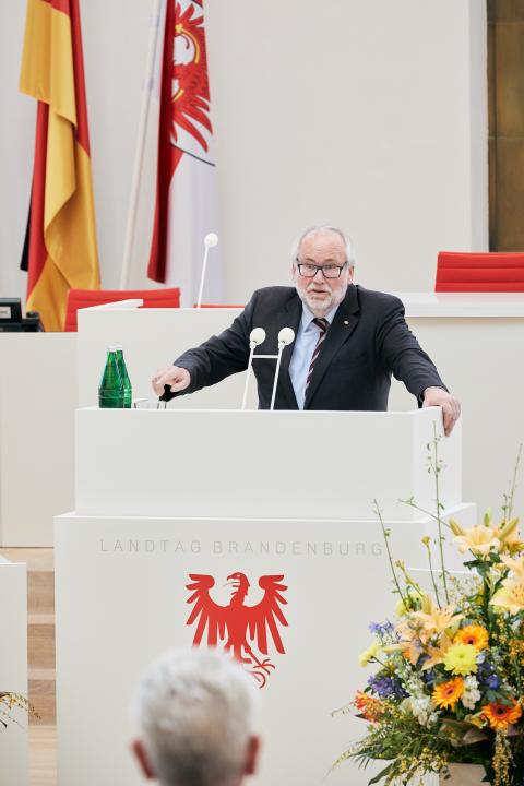 Prof. Günter Morsch, Historiker und langjähriger Leiter der Gedenkstätte und des Museums Sachsenhausen und Direktor der Stiftung Brandenburgische Gedenkstätten sprach ein Grußwort zum Thema „Die Erinnerungskultur in Europa vor neuen Herausforderungen“