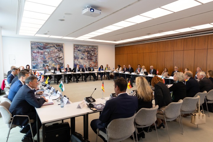 Blick in den Raum während der Konferenz der deutschen Parlamente in Bremen