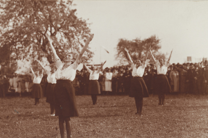 Turnerinnen auf dem sorbischen Volkstreffen in Hochkirch, 1926 (Staatsfilialarchiv Bautzen)