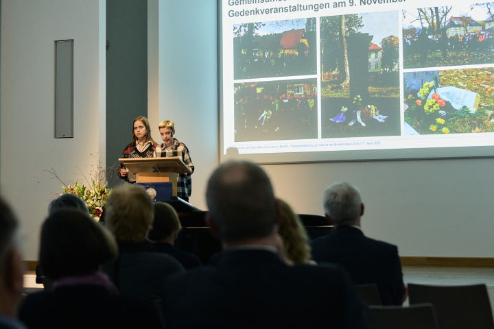 Kurzvorstellung der Schülerinnen des Sally-Bein-Gymnasiums Beelitz Caroline Höhne und Awa Kandler