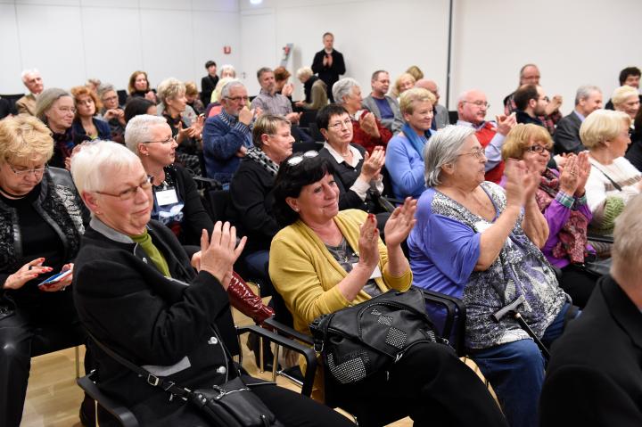 Ehemalige Hoheneckerinnen während der Ausstellungseröffnung.