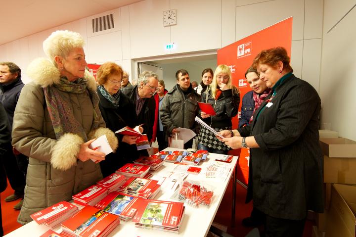 Reges Interesse an den Informationsangeboten der Fraktionen.