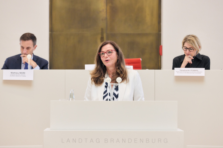 Begrüßung der Ausschussvorsitzenden Gudrun Mosler-Törnström