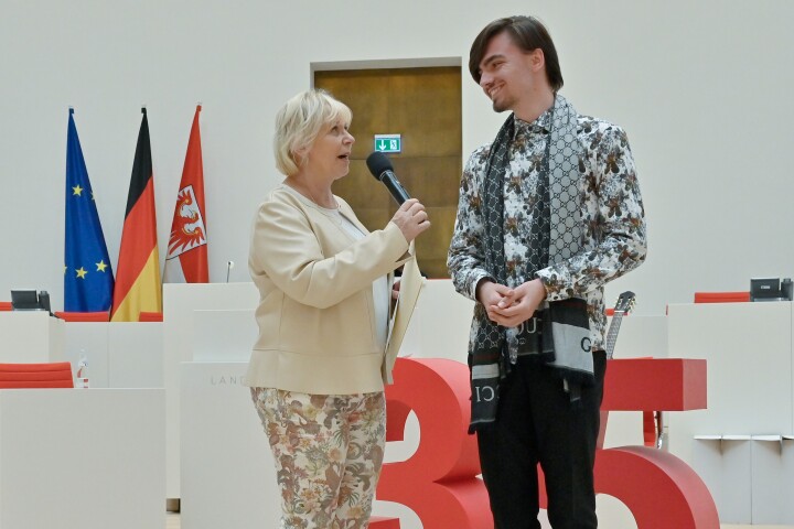 Prämierung des Wettbewerbes „Eure Story zu 35 Jahren Landtag Brandenburg“ im Plenarsaal