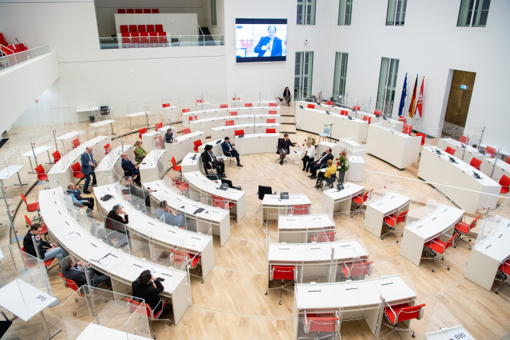 Blick in den Plenarsaal während der Podiumsdiskussion