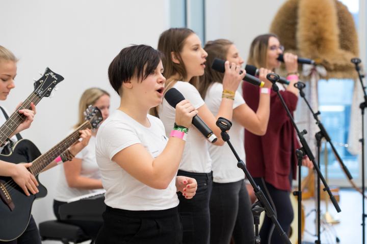 Musikalischer Beitrag der Gruppe Till 17