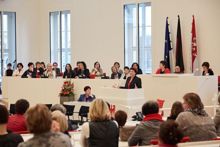 Blick in den Plenarsaal während der Begrüßung.