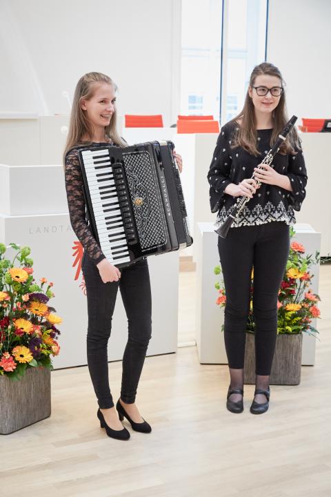 Musikalische Umrahmung des Festaktes durch Svea Westphal (Akkordeon) und Johanna Krech (Klarinette) von der Jungen Philharmonie Brandenburg.