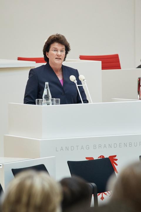 Grußwort der Landtagspräsidentin Britta Stark.