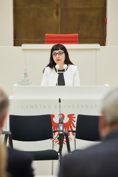 Rede der Vorsitzenden des Landesverbands der Deutschen Sinti und Roma Berlin-Brandenburg e. V. Petra Rosenberg.