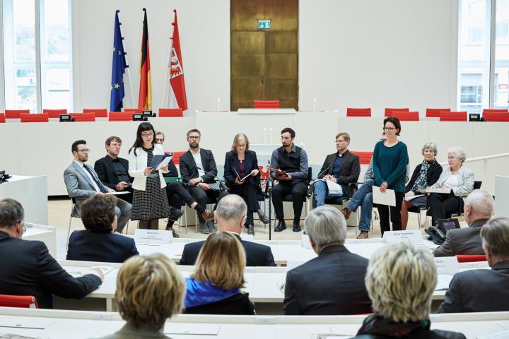 Vorführung Dokumentartheater „Zur Endlösung der Zigeunerfrage“ Ein fiktives Symposium – Berlin, 16. Dezember 1942 des Historikerlabors Berlin e. V.