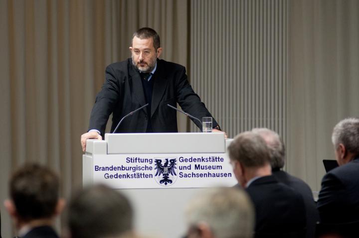 Der Generalsekretär des Zentralrates der Juden in Deutschland Stephan J. Kramer hält ein Grußwort.
