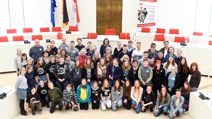 Gruppenfoto der Teilnehmerinnen und Teilnehmer an den Jugendgeschichtstagen