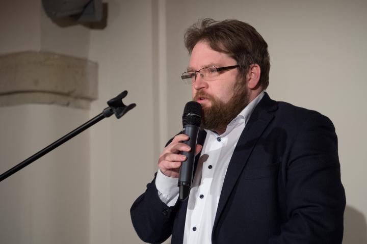 Begrüßung durch den Vorsitzenden der Landespressekonferenz Brandenburg e. V. Benjamin Lassiwe