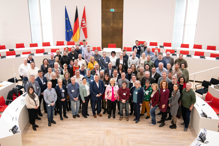 Gruppenbild der Personalrätekonferenz des Land Brandenburg im Plenarsaal