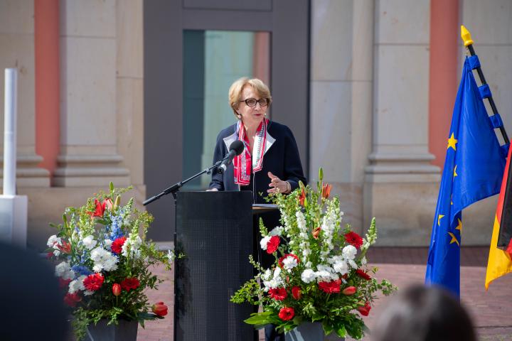Rede der Botschafterin der Französischen Republik I. E. Anne-Marie Descôtes während der Gedenkveranstaltung zum 76. Jahrestag der Befreiung.