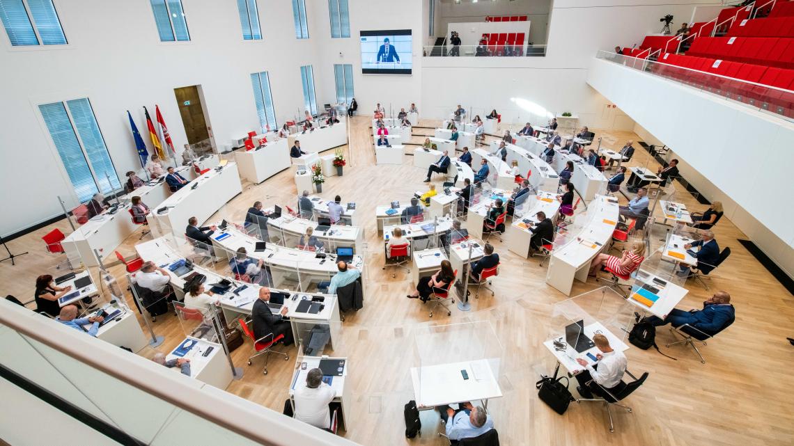 Blick in den Plenarsaal während der Rede des Botschafters der Republik Polen  S.E. Andrzej Przylebski