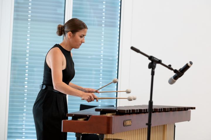Musikalische Einführung in die Feierstunde mit dem Marimbaphon durch Aleksandra Dzwonkowska-Wawrzyniak