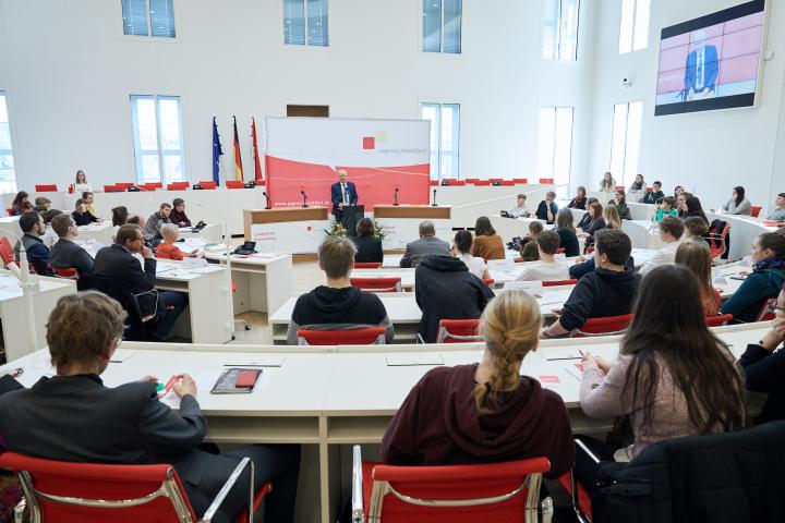 Blick in den Plenarsaal währen der Eröffnung des Landesfinale „Jugend debattiert“ 2018