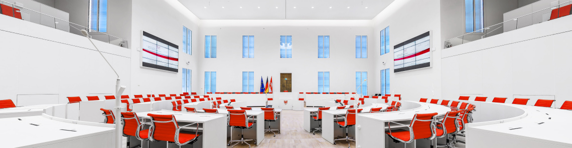 Blick in den Plenarsaal 