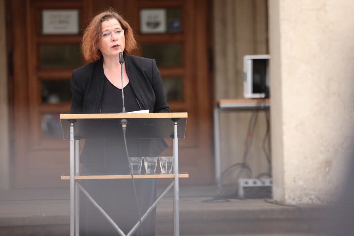 Begrüßung zur Gedenkveranstaltung durch die Leiterin der Gedenkstätte Ravensbrück Dr. Andrea Genest