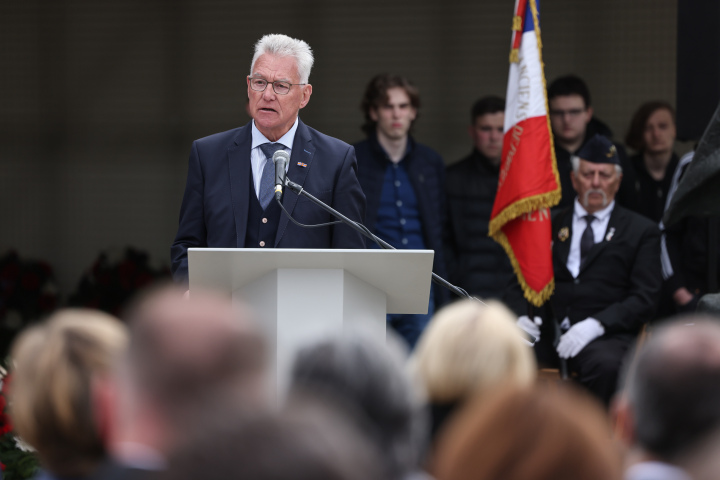 Begrüßung durch den Präsidenten des Internationalen Sachsenhausen Komitees Dik de Boef