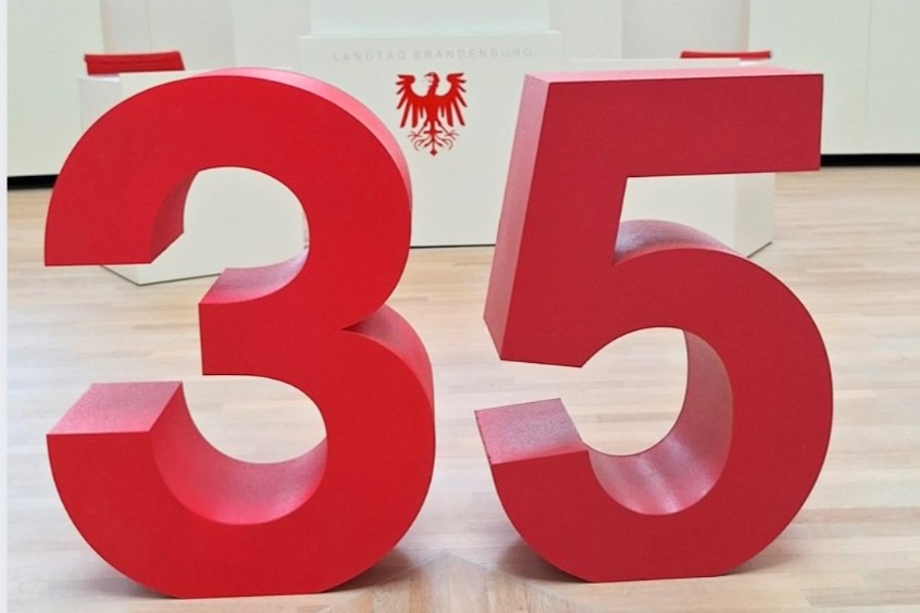 Titelbild Forum Demokratie: „35 Jahre Landtag Brandenburg“ (06.11.2025)